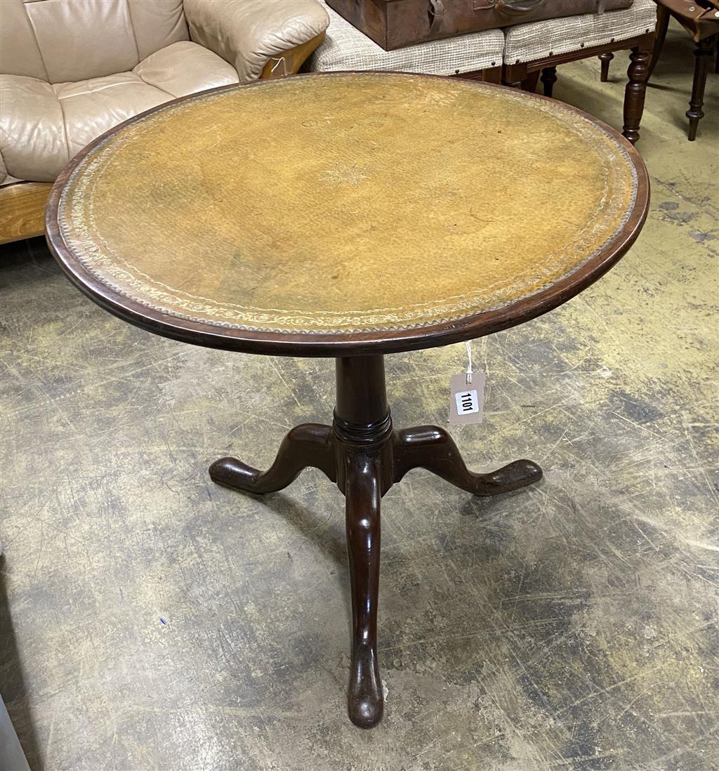 A George III mahogany tilt top circular tea table, 73cm diameter, height 68cm